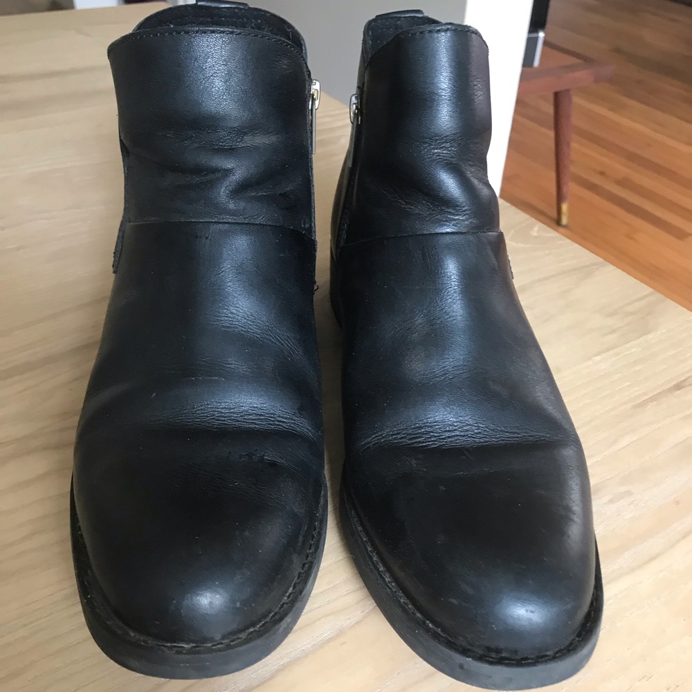Black leather timberland ankle Chelsea boots zip